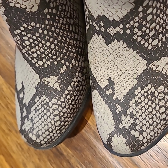 Lucky Brand ankle boots size 6. - Picture 2 of 8